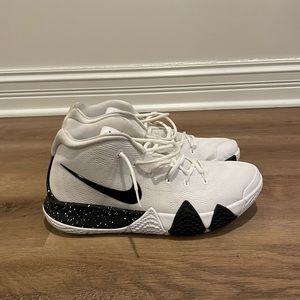 Size 12 - Nike Kyrie 4 White 2018 Pre Owned only wore them two times